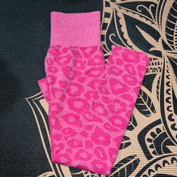 NVGTN Pants - NVGTN Fuchsia Leopard Seamless Leggings